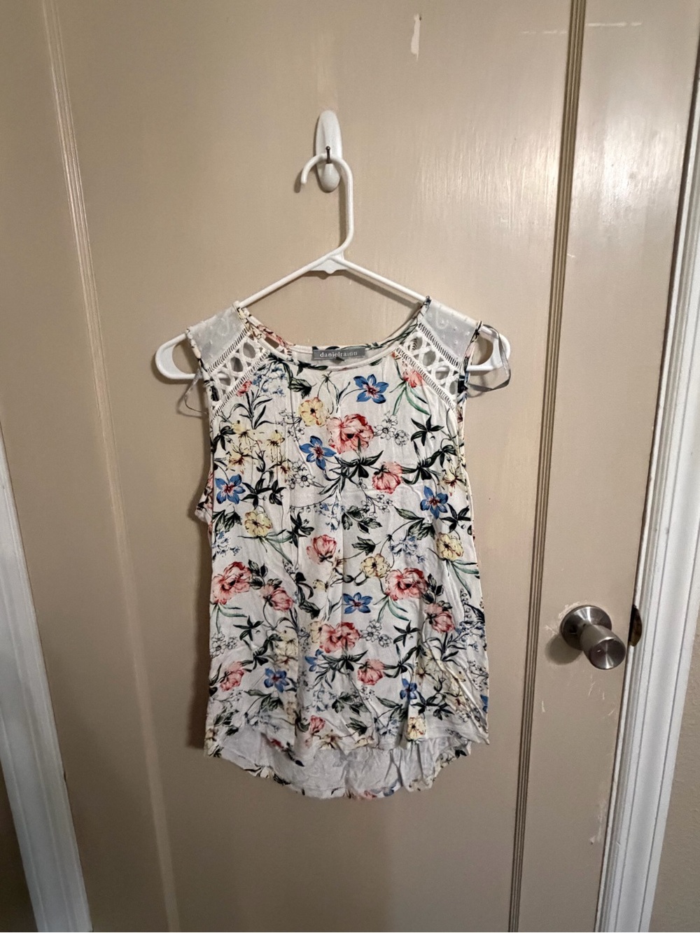Daniel Rainn White Floral Lace-Shoulder Camisole